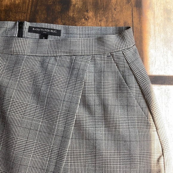 Banana Republic black plaid wrap pencil skirt - Picture 7 of 8